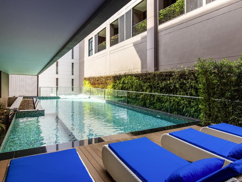 Metropolis Suites Bangkok, Tapestry Collection By Hilton Exterior photo