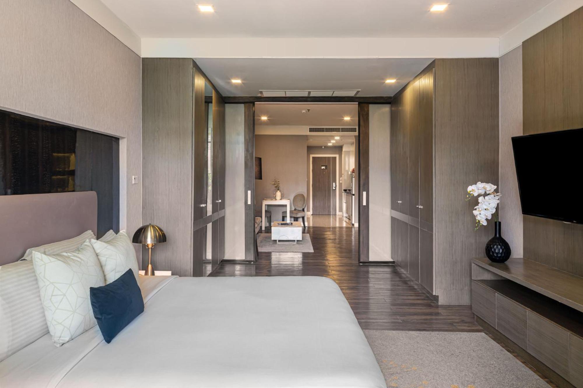 Metropolis Suites Bangkok, Tapestry Collection By Hilton Exterior photo