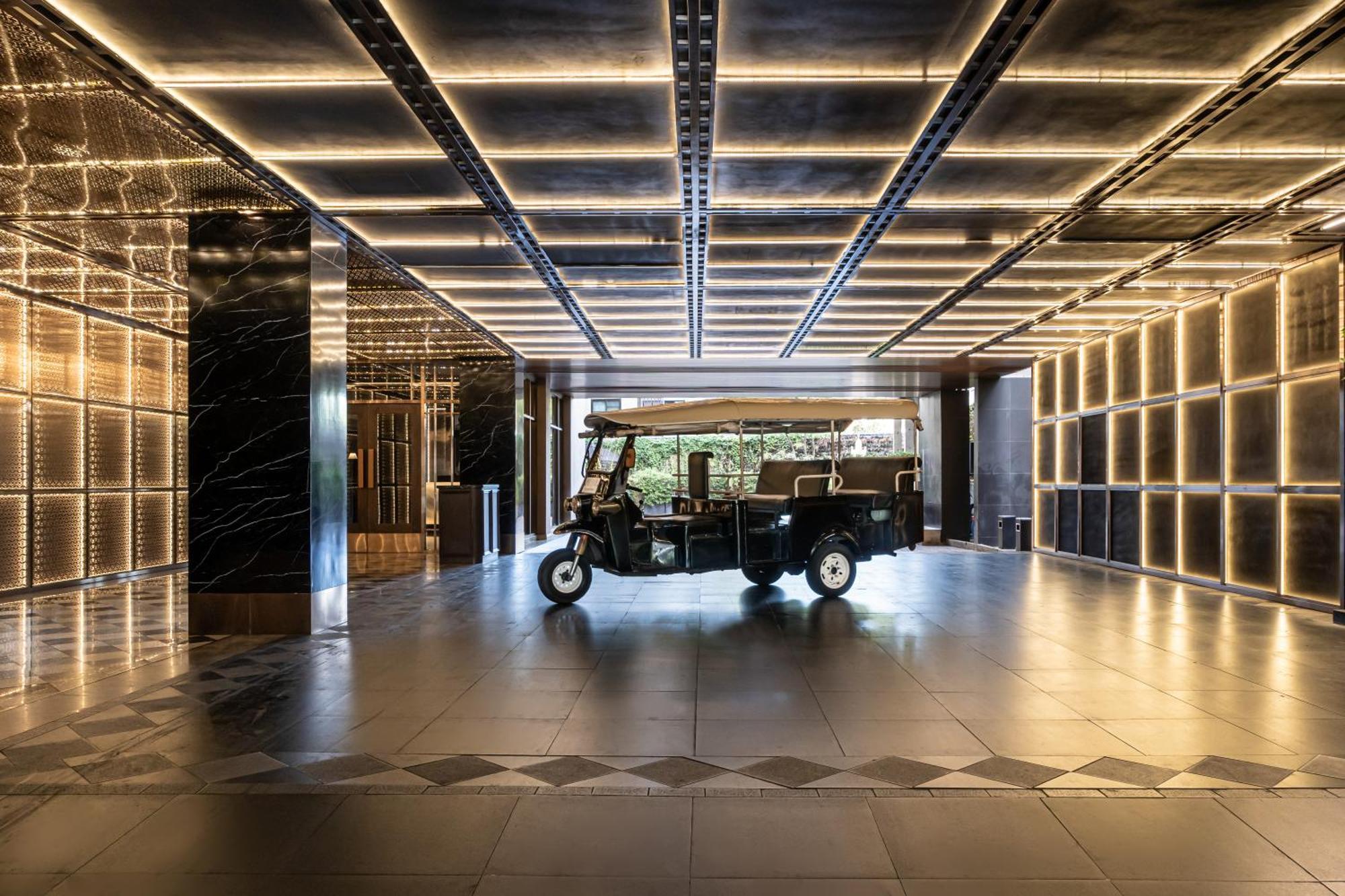 Metropolis Suites Bangkok, Tapestry Collection By Hilton Exterior photo