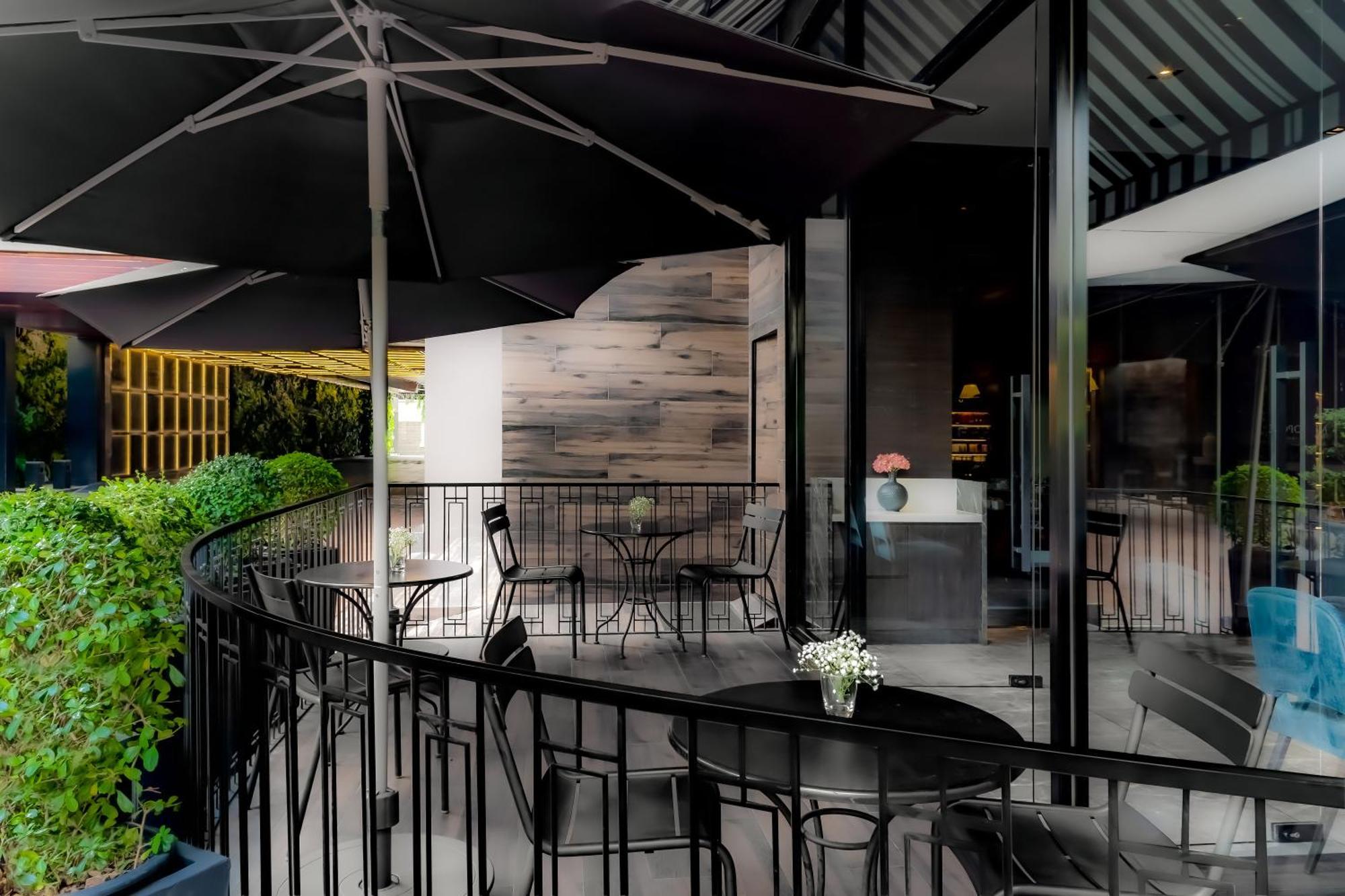 Metropolis Suites Bangkok, Tapestry Collection By Hilton Exterior photo