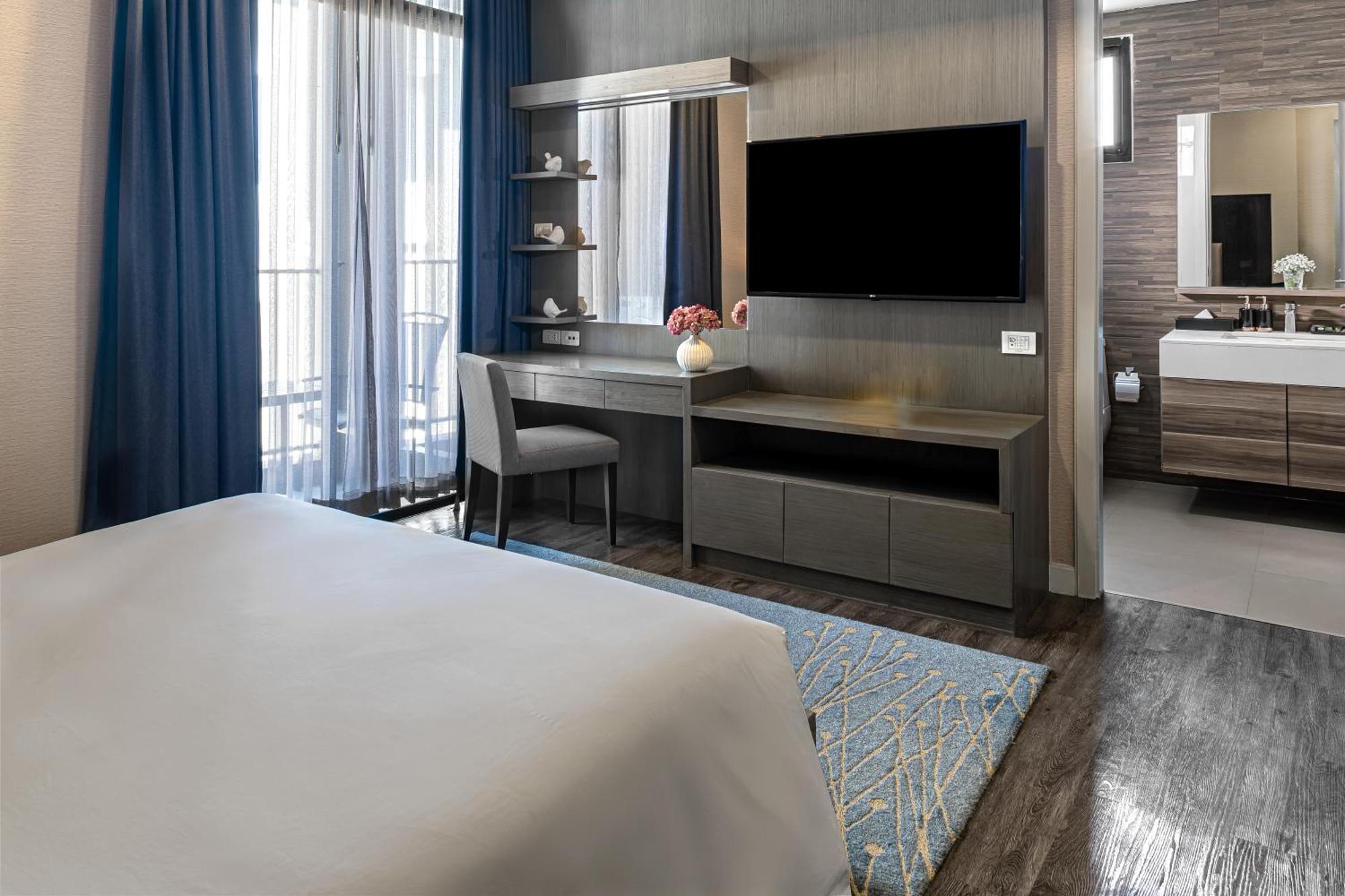 Metropolis Suites Bangkok, Tapestry Collection By Hilton Exterior photo