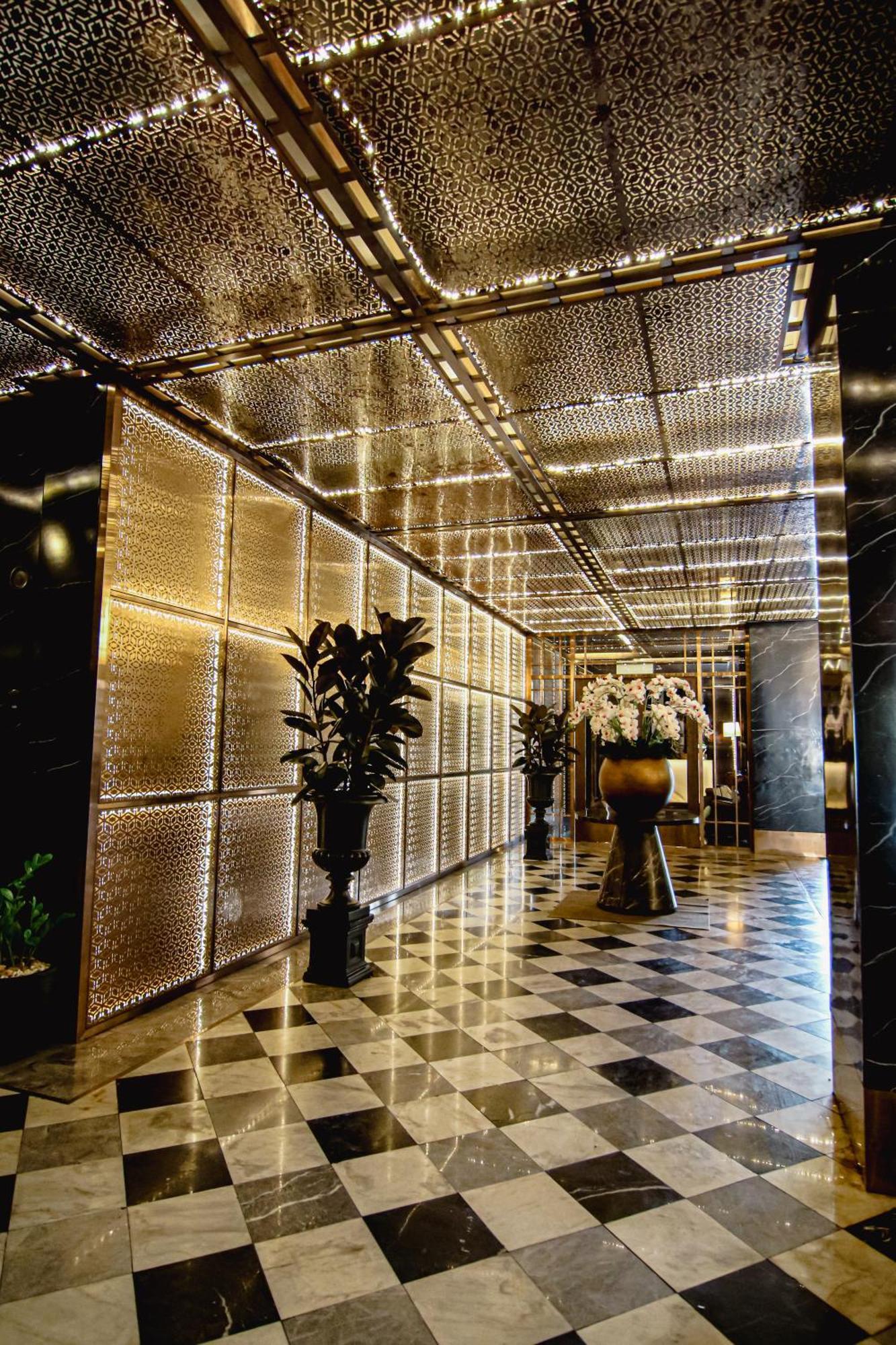 Metropolis Suites Bangkok, Tapestry Collection By Hilton Exterior photo