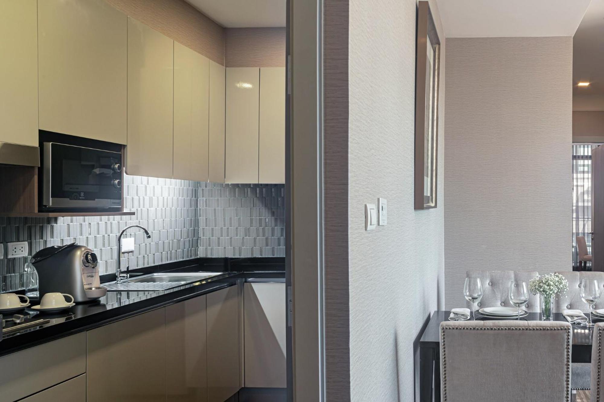 Metropolis Suites Bangkok, Tapestry Collection By Hilton Exterior photo