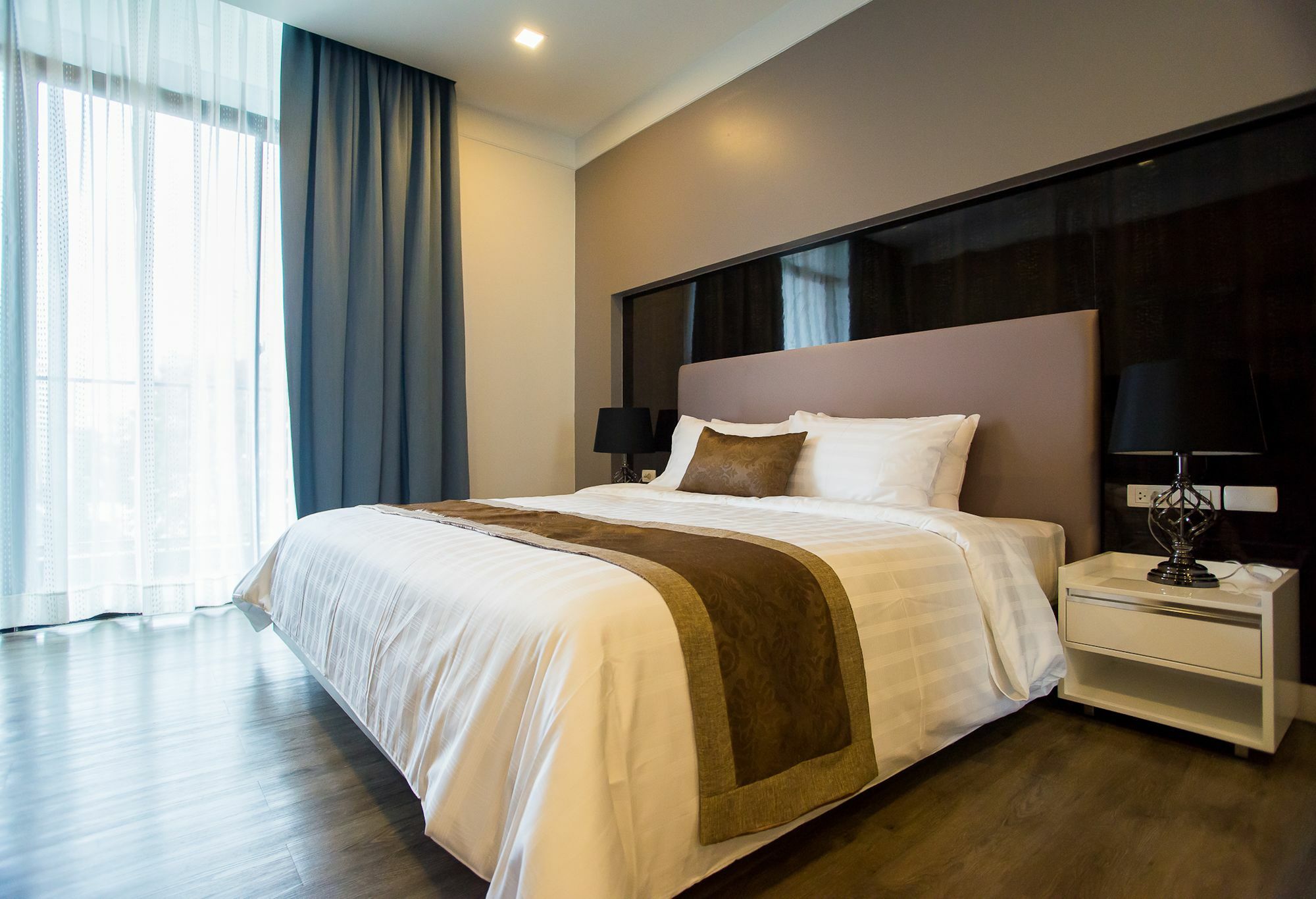 Metropolis Suites Bangkok, Tapestry Collection By Hilton Exterior photo