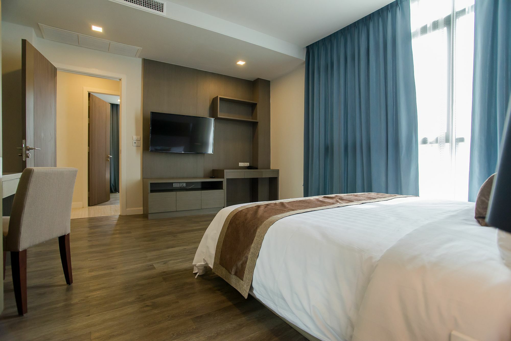 Metropolis Suites Bangkok, Tapestry Collection By Hilton Exterior photo