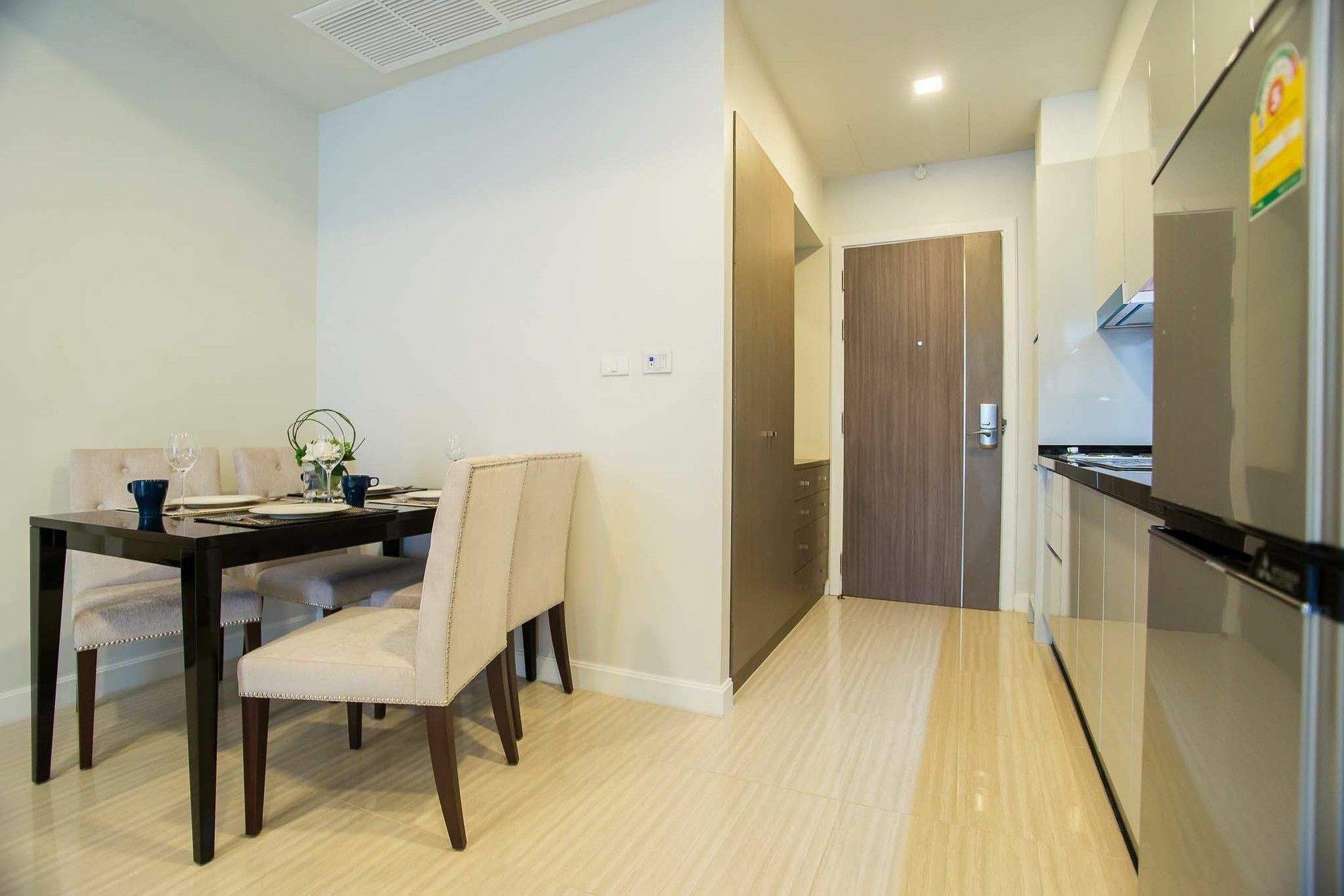 Metropolis Suites Bangkok, Tapestry Collection By Hilton Exterior photo