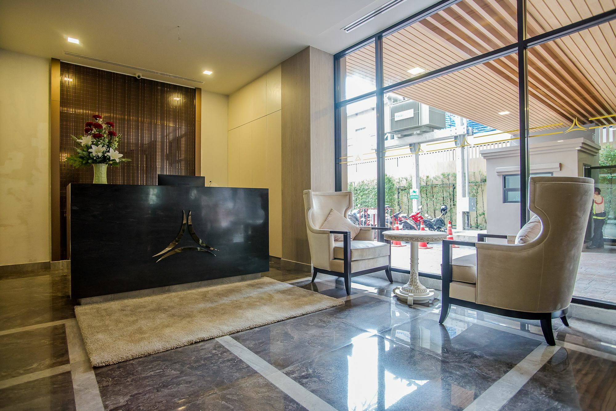 Metropolis Suites Bangkok, Tapestry Collection By Hilton Exterior photo