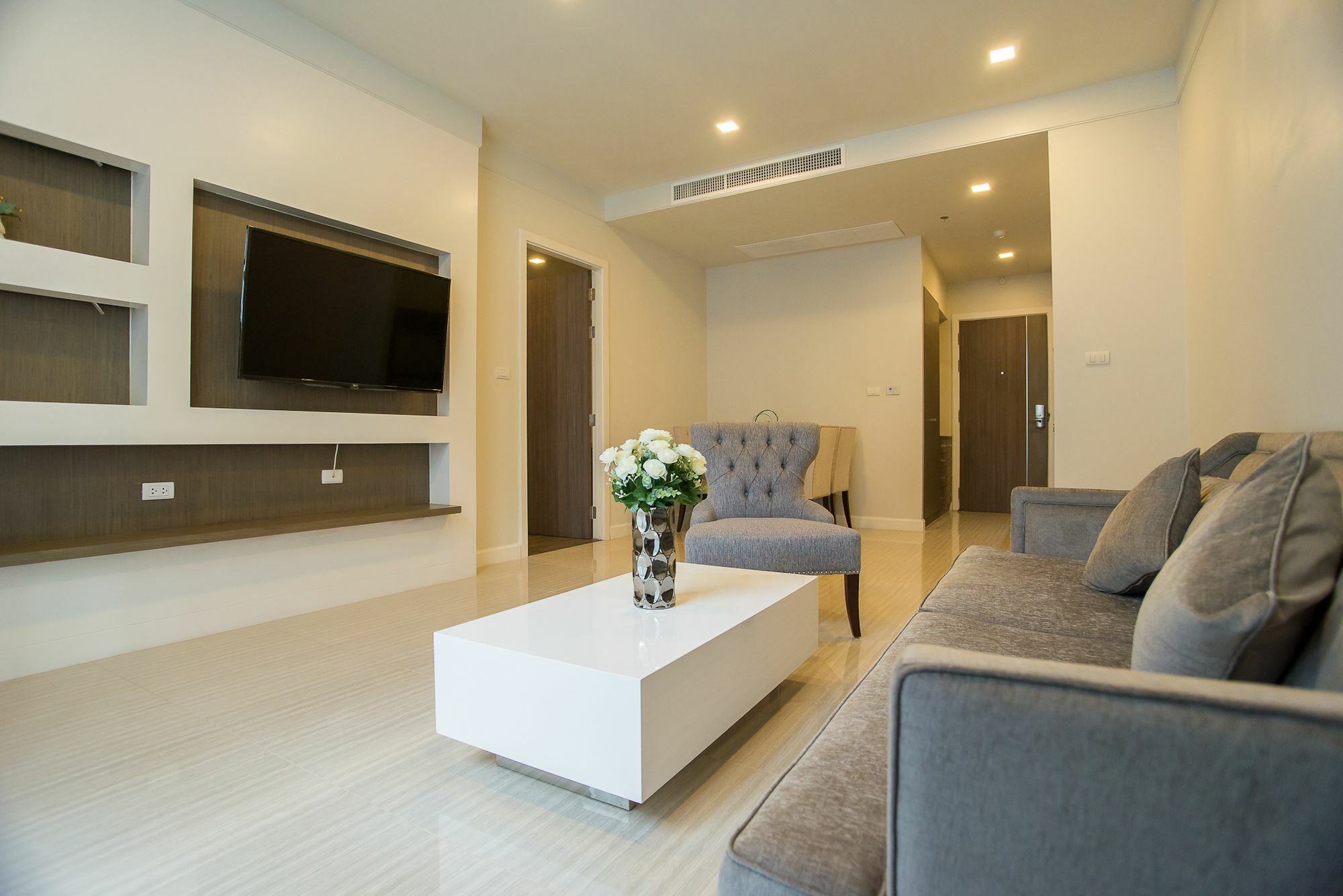 Metropolis Suites Bangkok, Tapestry Collection By Hilton Exterior photo