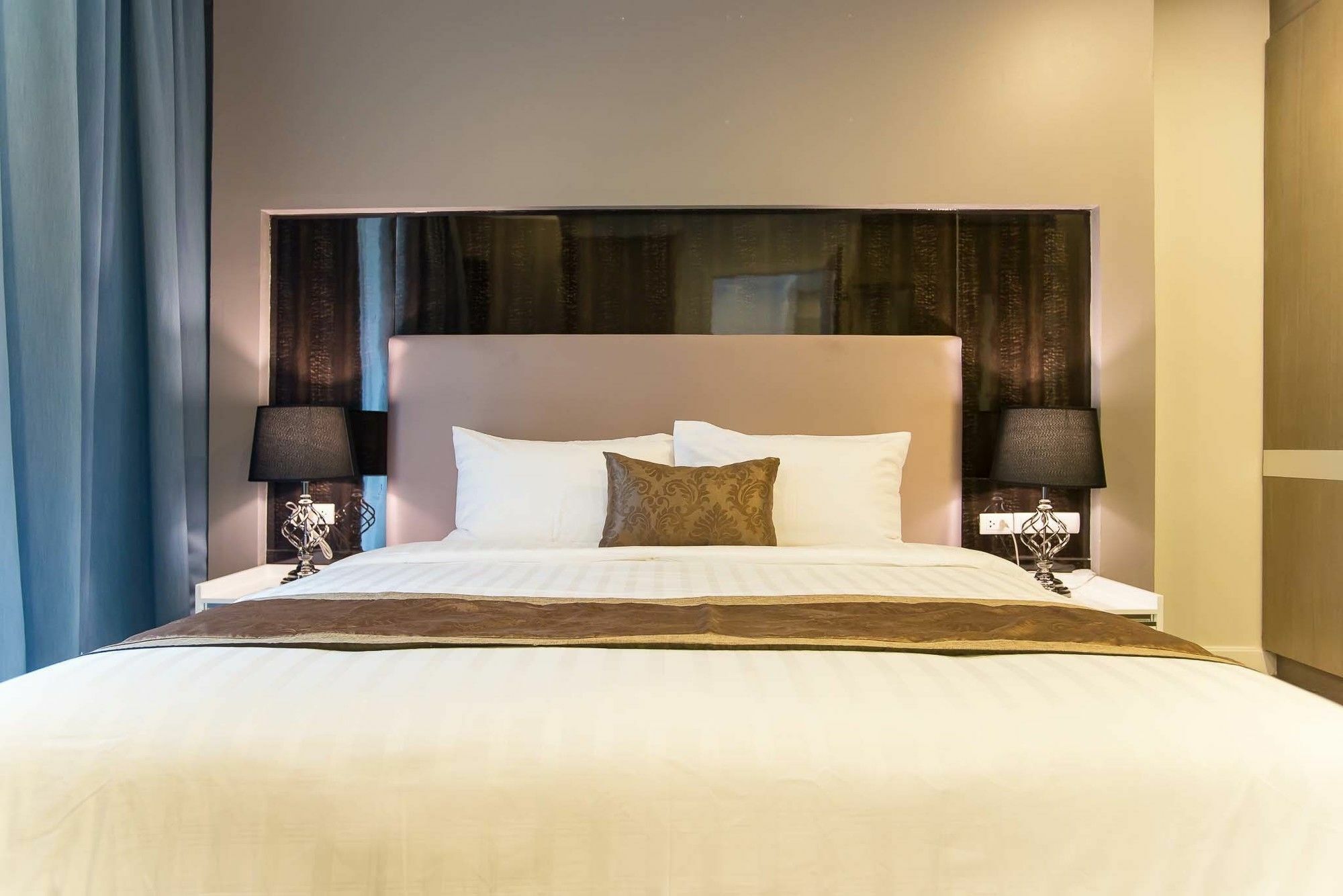 Metropolis Suites Bangkok, Tapestry Collection By Hilton Exterior photo