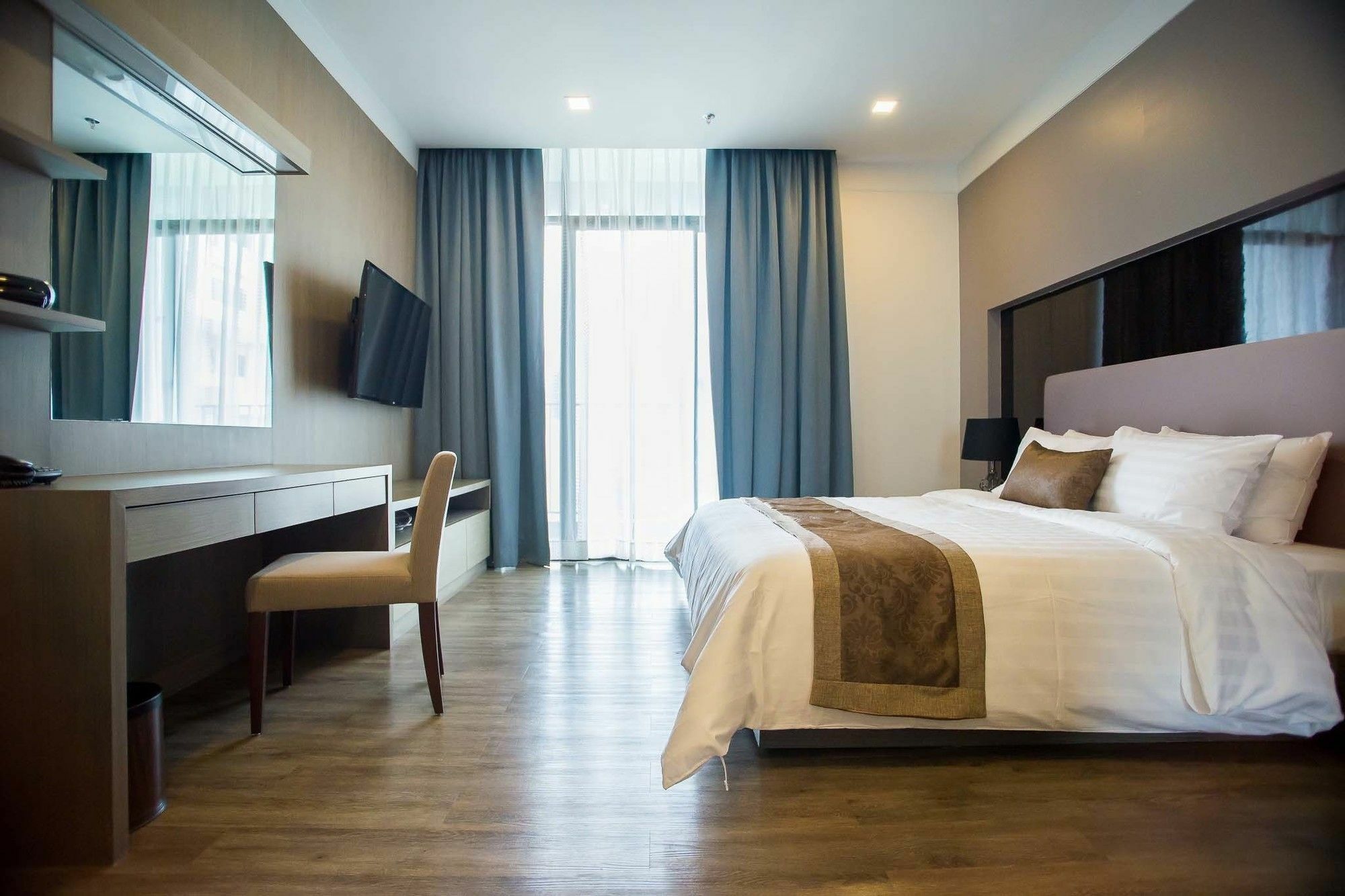 Metropolis Suites Bangkok, Tapestry Collection By Hilton Exterior photo
